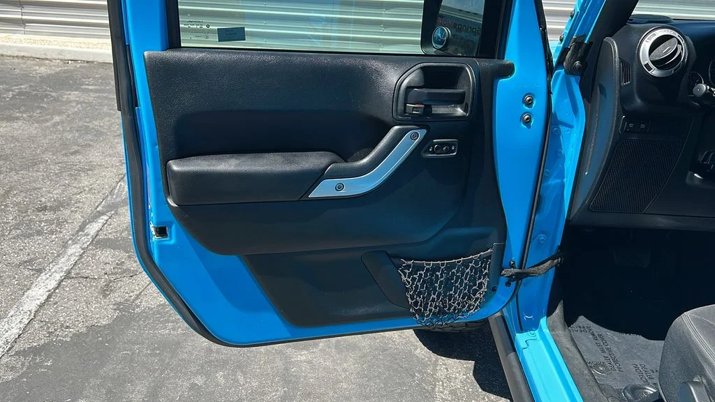 Certified Used 2017 Chief Clearcoat Jeep Unlimited Rubicon image 12