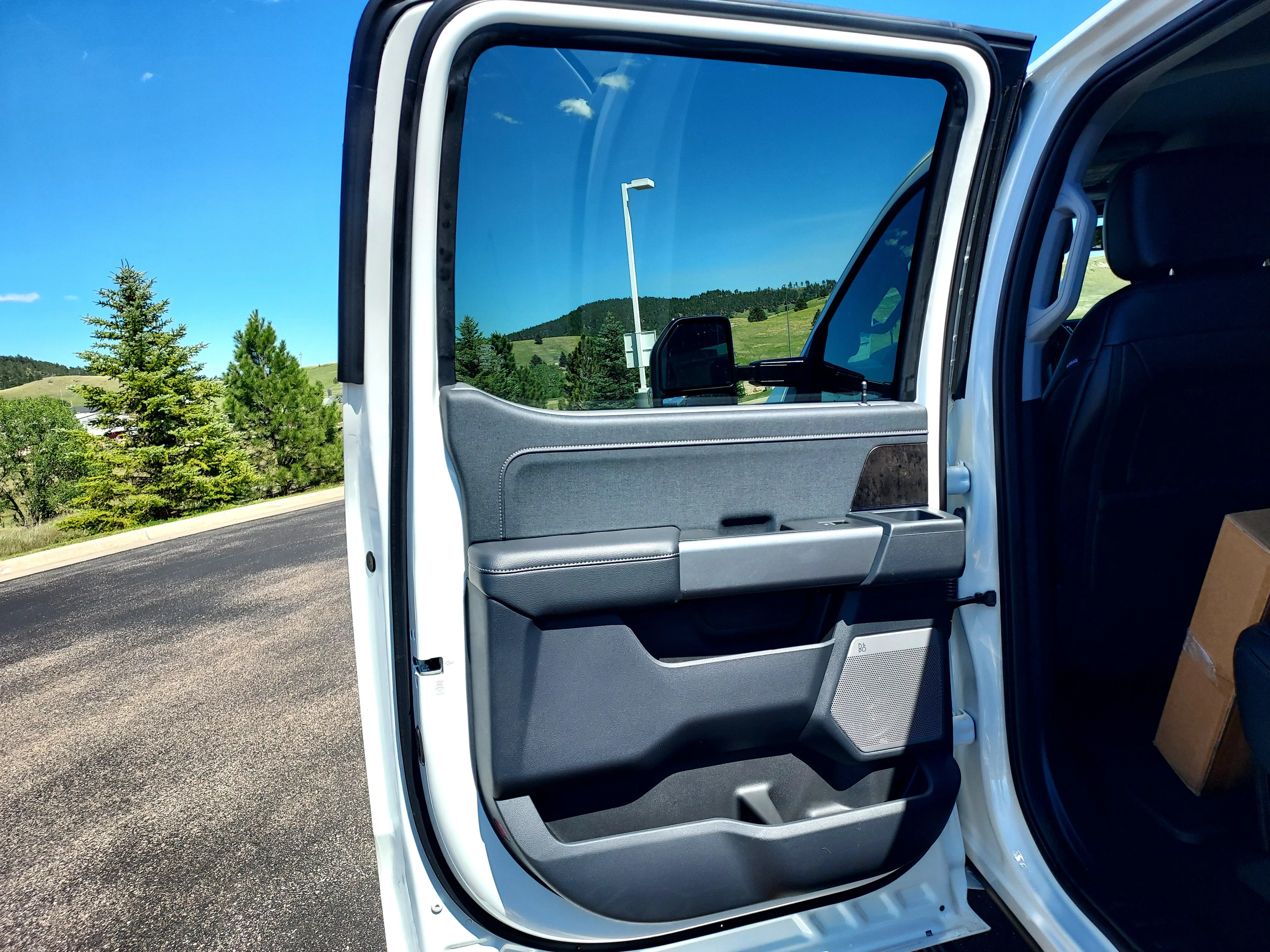 New 2026 Star White Metallic Tri-Coat Ford LARIAT image 16