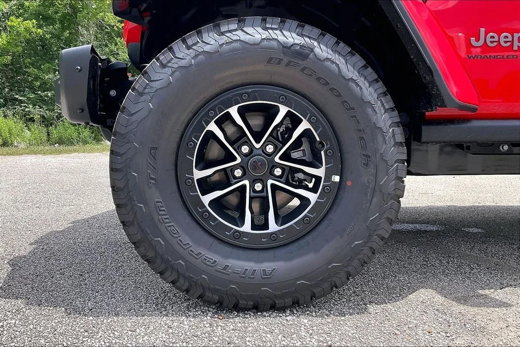 New 2026 Firecracker Red Clear-Coat Exterior Paint Jeep Rubicon X image 9