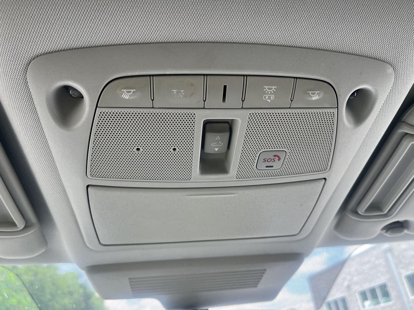 Used 2019 Super Black Nissan SL image 29
