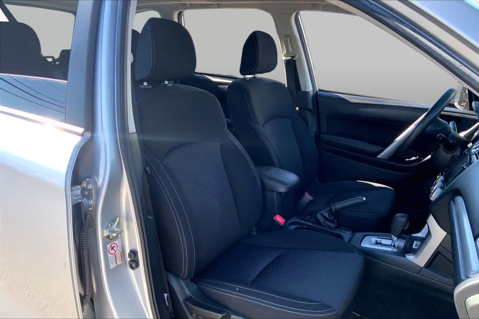 Used 2018 Ice Silver Metallic Subaru Premium image 8