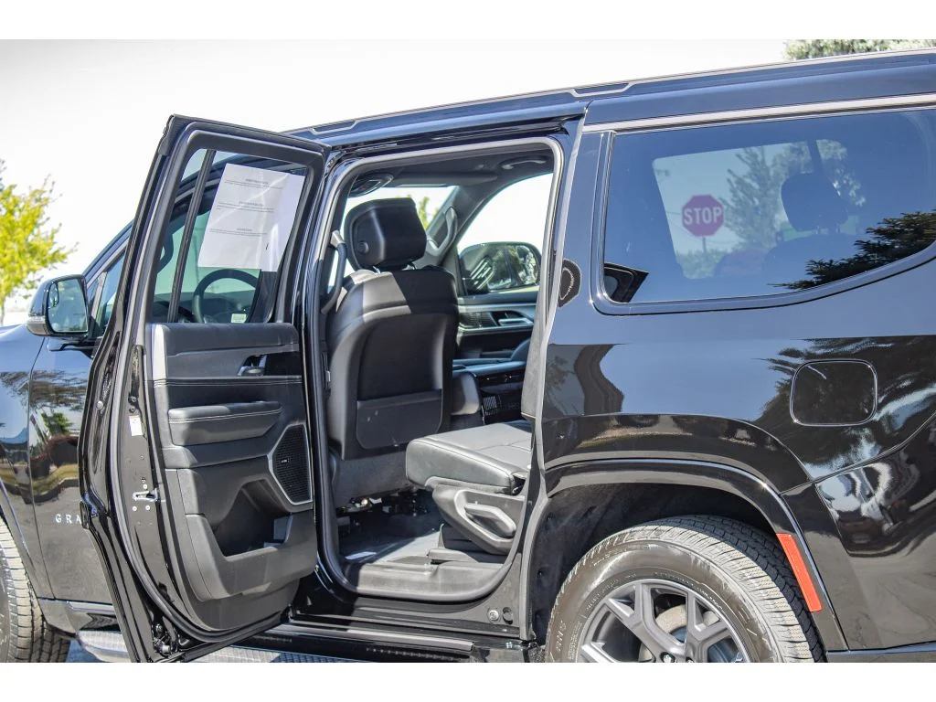 New 2026 HIGH GLOSS BLACK Jeep Limited Altitude image 20