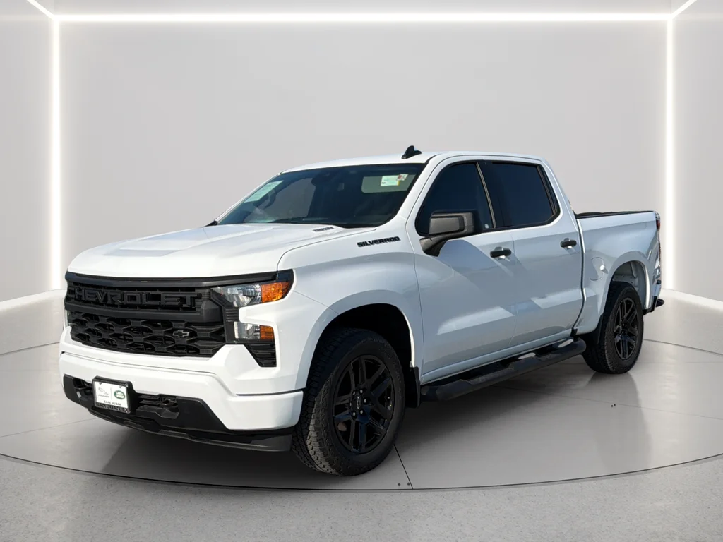 Used 2024 White Chevrolet Custom image 12