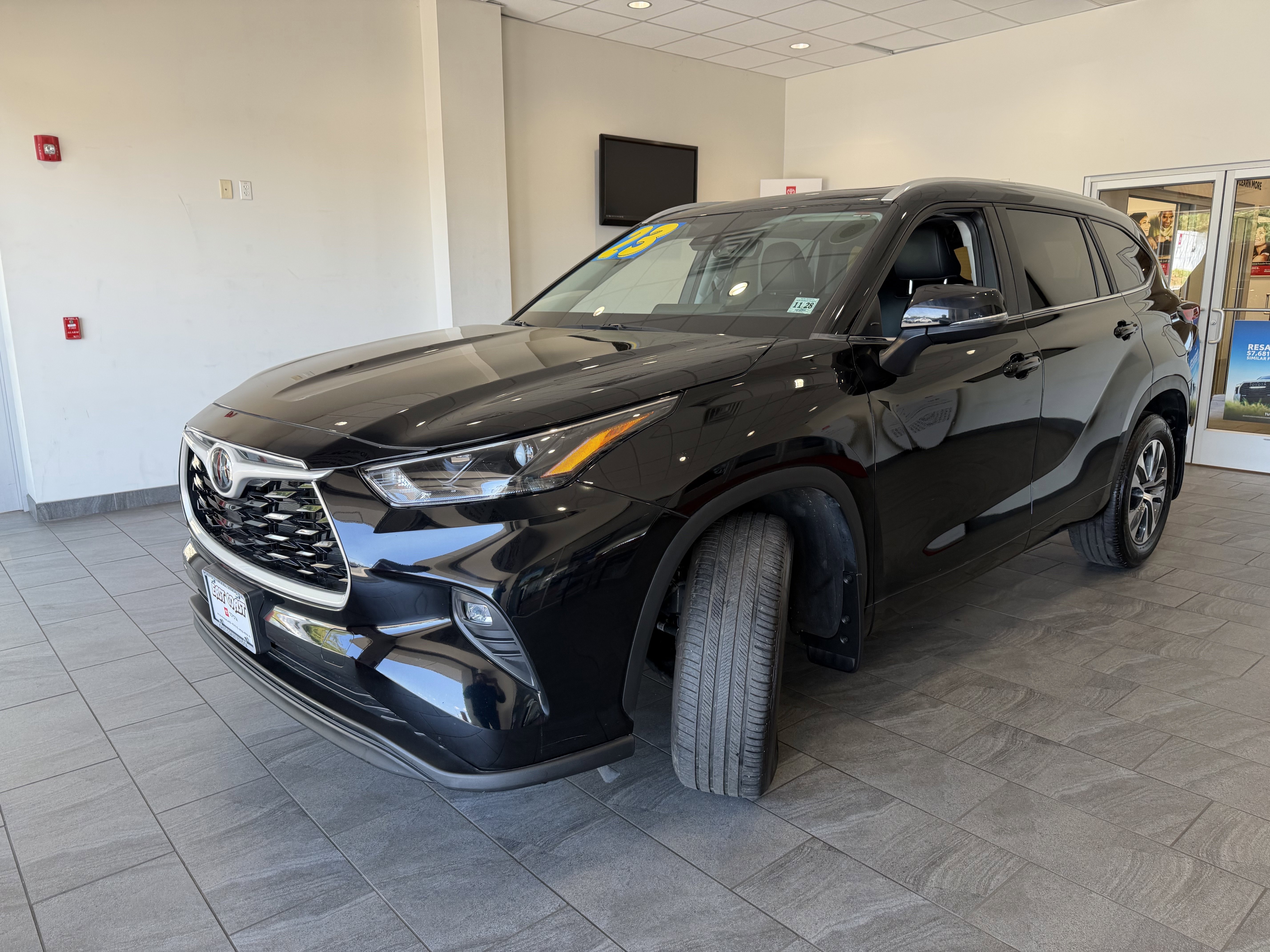 2023 Toyota Highlander XLE - Photo 3