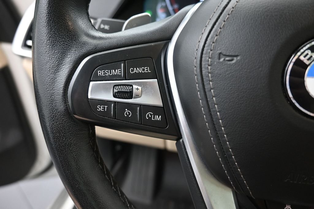 Used 2022 White BMW xDrive40i image 6