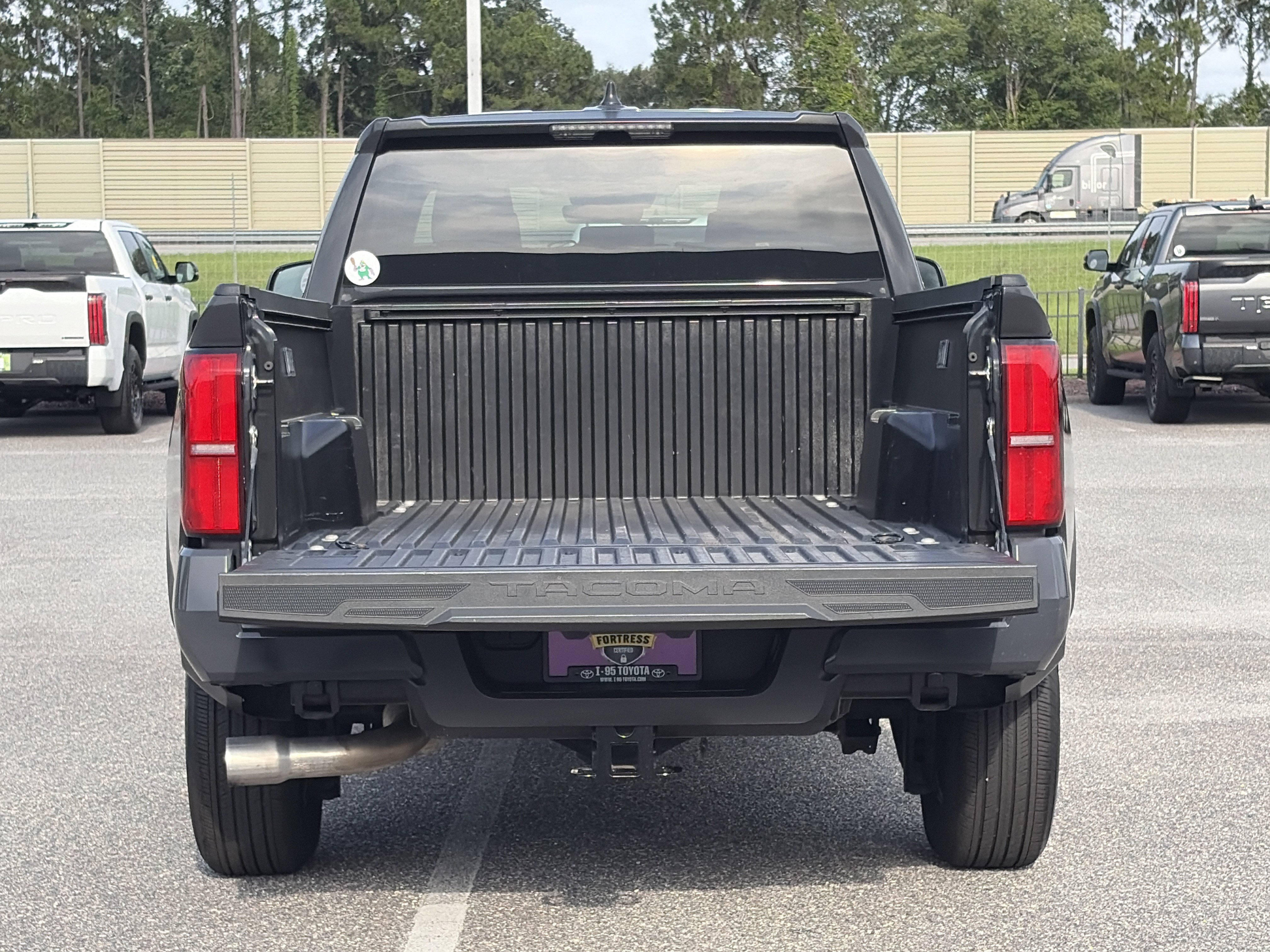 2025 Toyota Tacoma SR5 - Photo 29