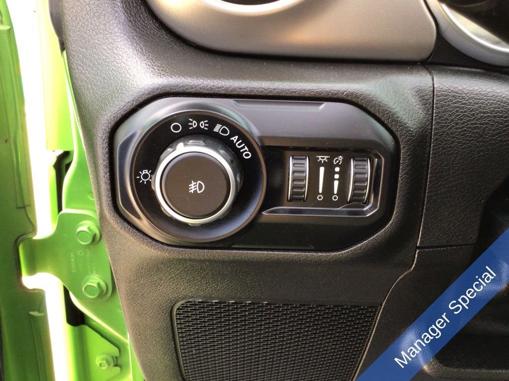 Used 2018 Green Jeep Unlimited Sport S image 25
