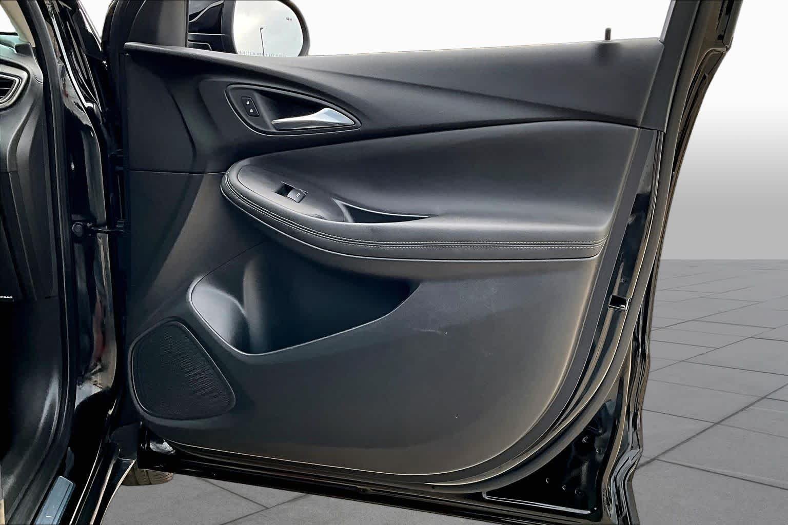 Used 2023 Ebony Twilight Metallic Buick Select image 22