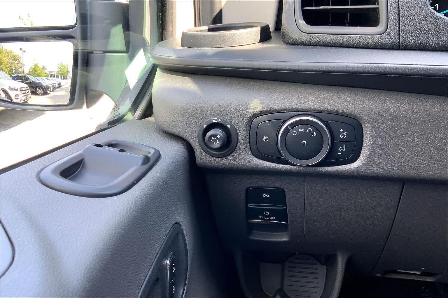 Used 2022 Oxford White Ford XLT image 37