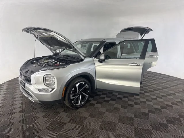 Used 2023  Mitsubishi SE image 10