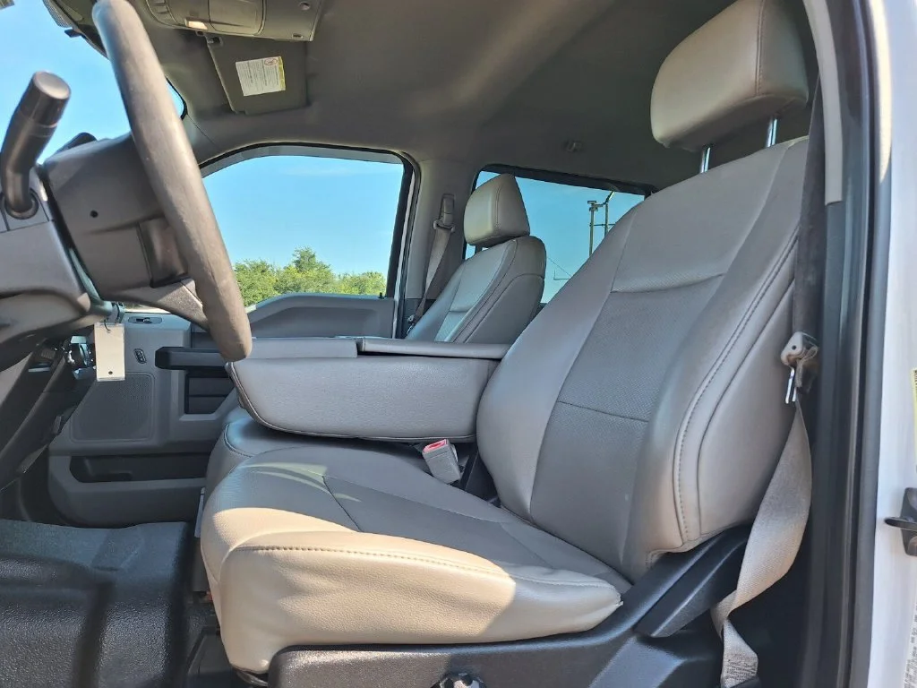 Used 2019 Oxford White Ford XL image 21