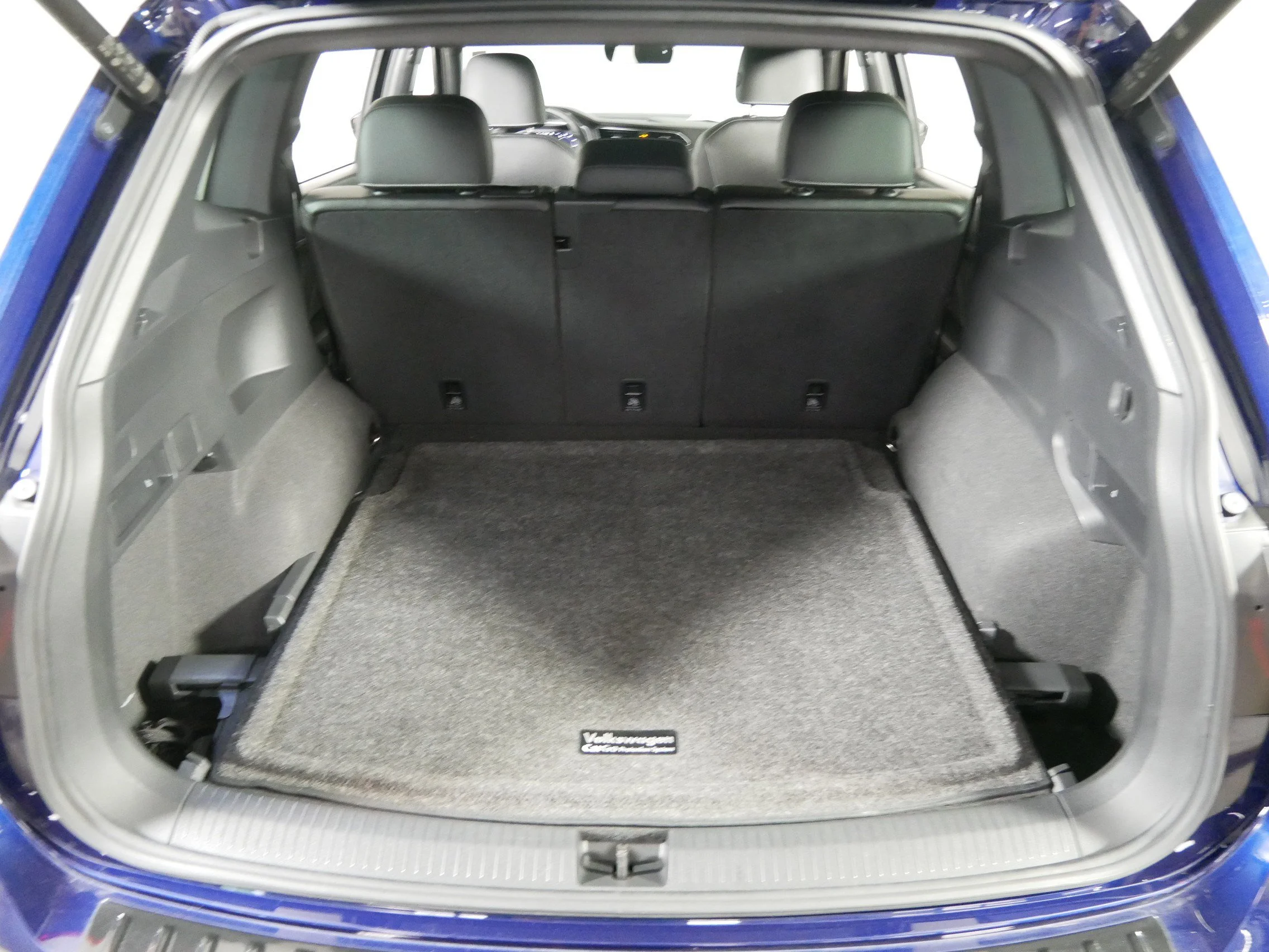 Used 2023 Atlantic Blue Metallic Volkswagen SEL R-Line image 18