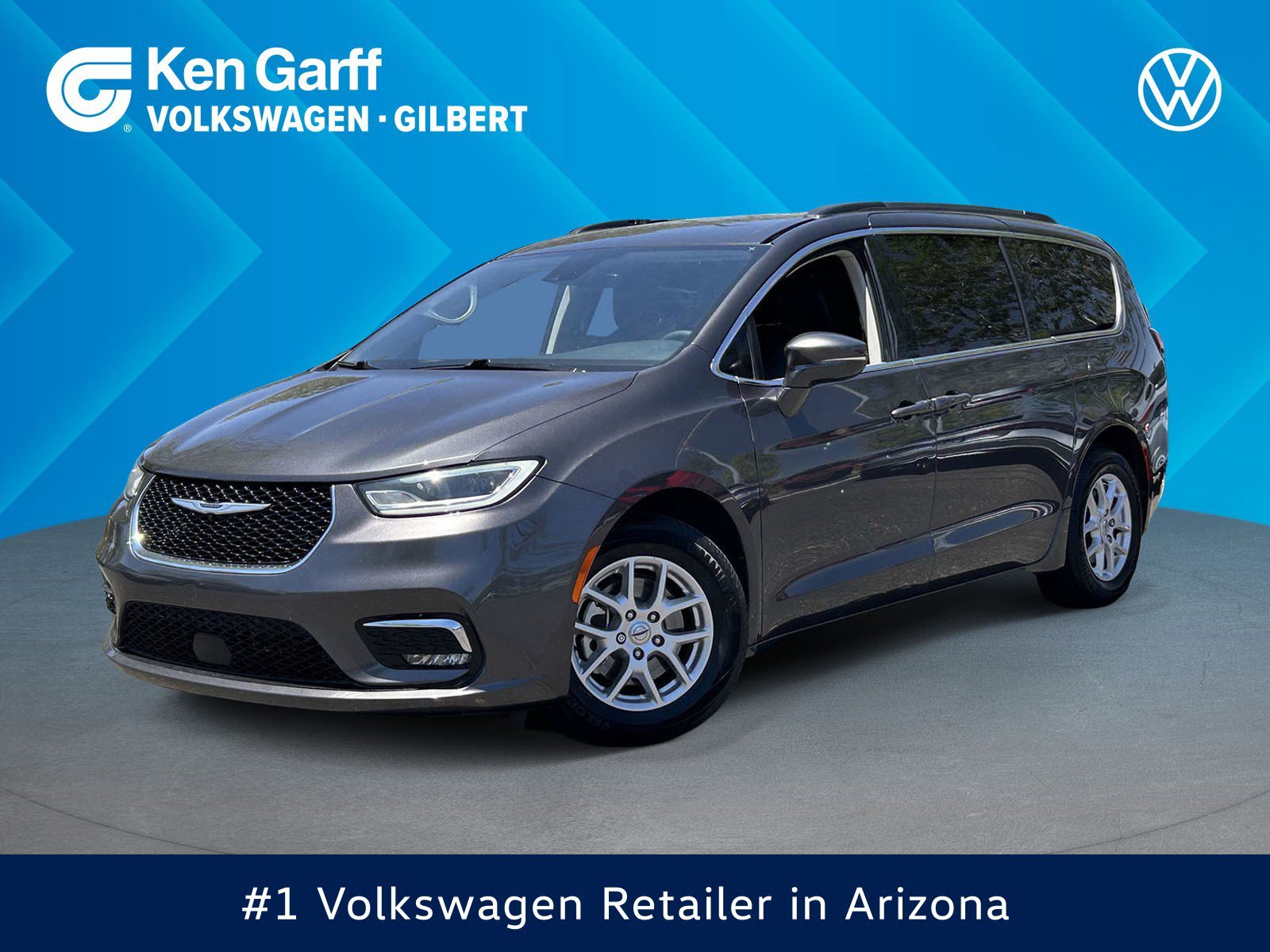 2022 Chrysler Pacifica Touring L's photo