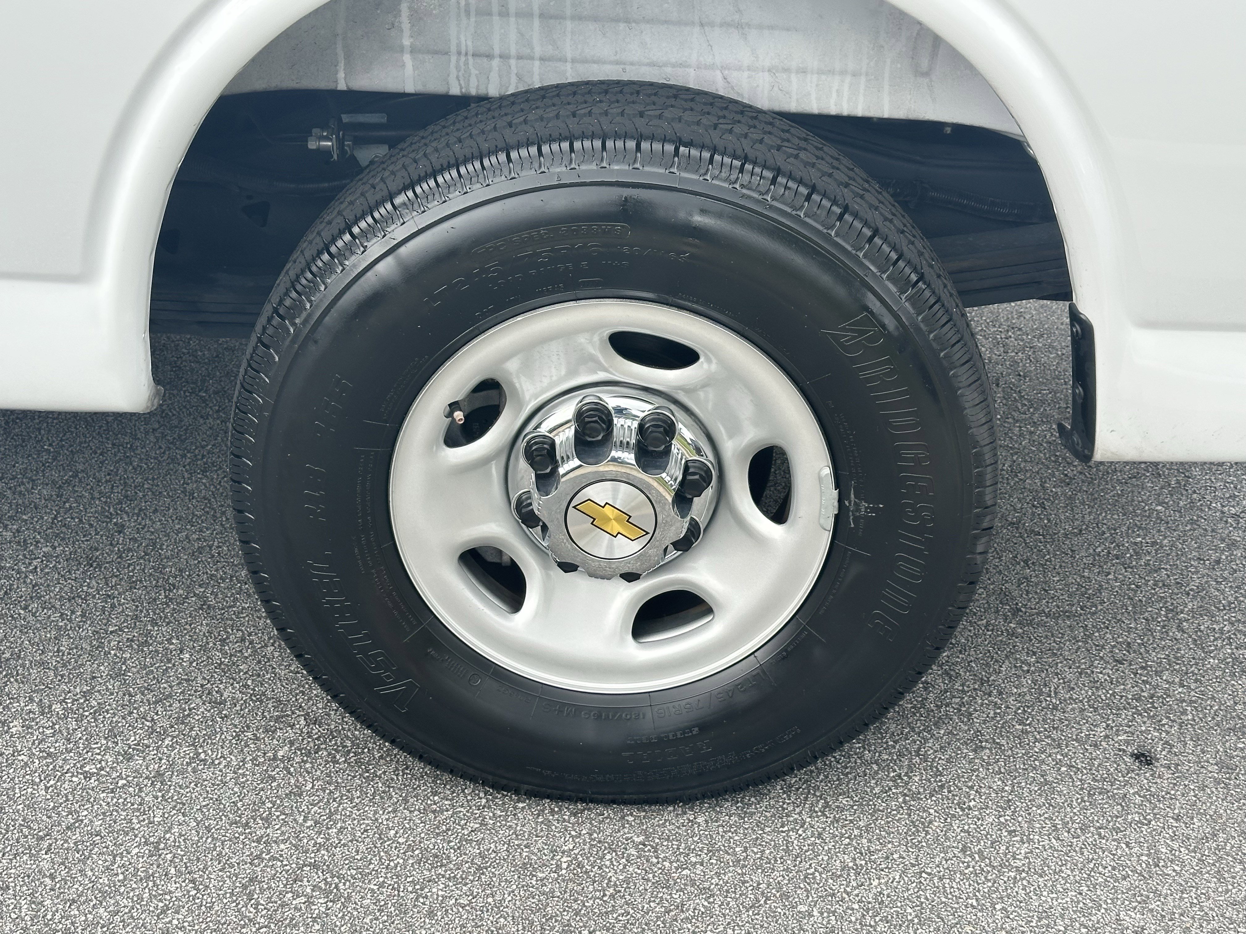 Used 2025 Summit White Chevrolet LT image 19