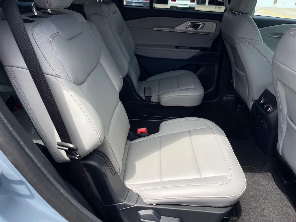 New 2026 Vapor Blue Metallic Ford Active image 13