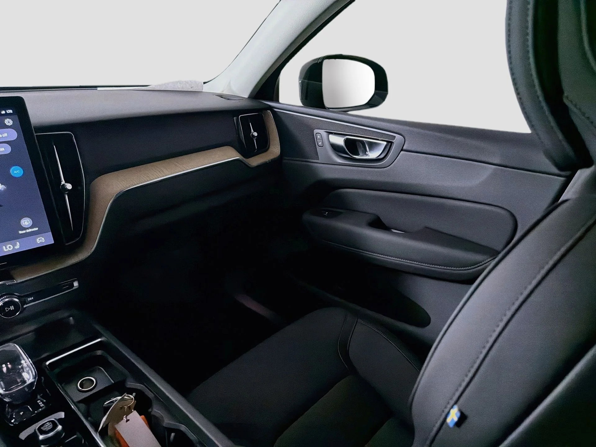 New 2026 Onyx Black Volvo Plus image 23