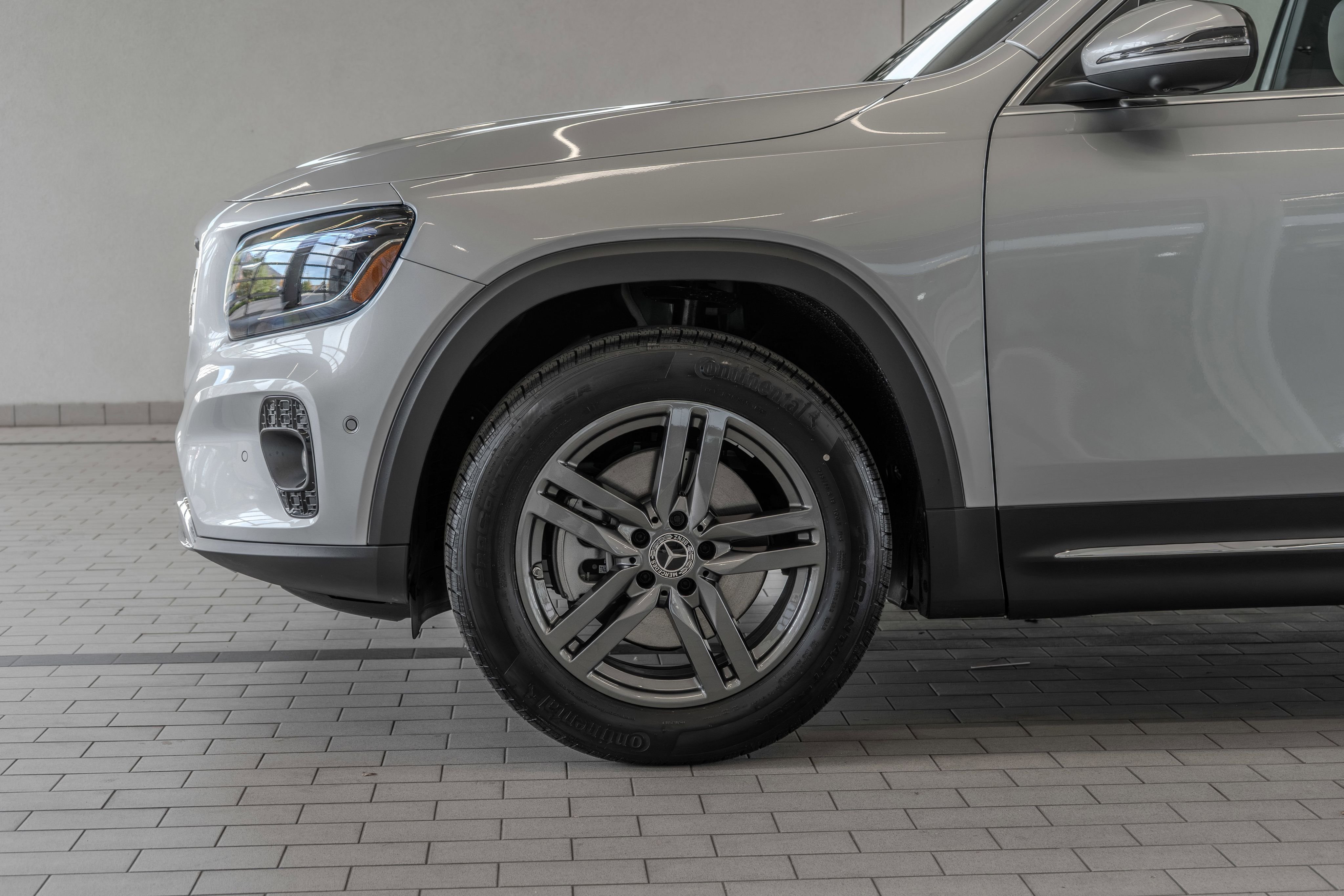 New 2026 Cirrus Silver Metallic Mercedes-Benz GLB 250 image 4