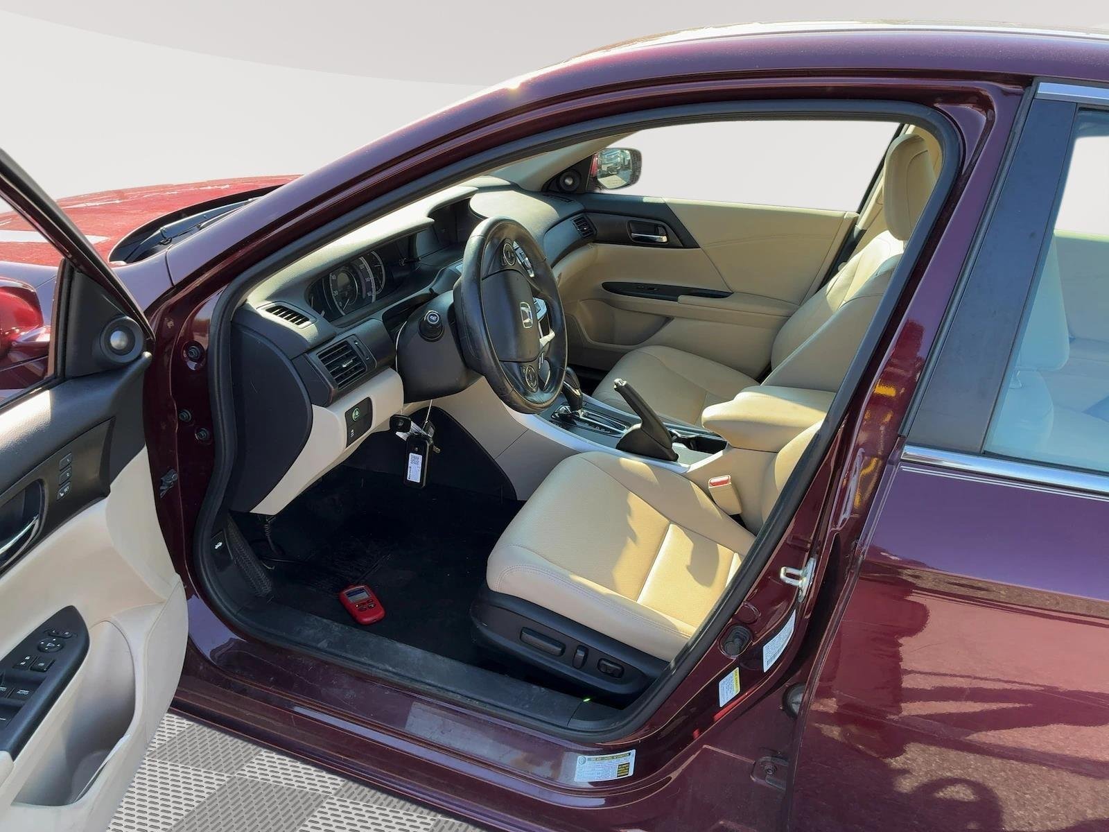 Used 2014 Basque Red Pearl II Honda EX-L image 3