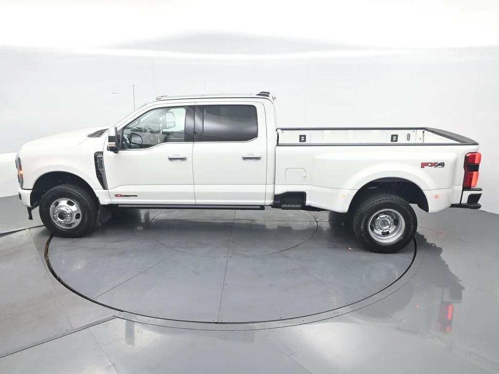 New 2026 Star White Metallic Tri-Coat Ford F-350® Platinum® image 32