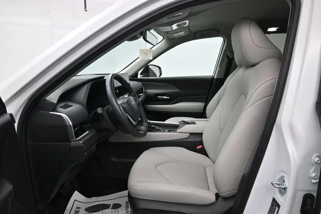 Used 2024 Wind Chill Pearl Toyota XLE image 9