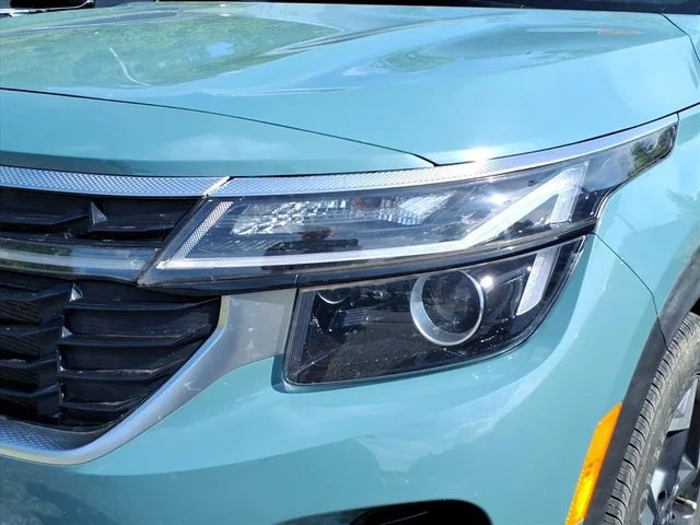 Used 2025 Blue Kia S image 5