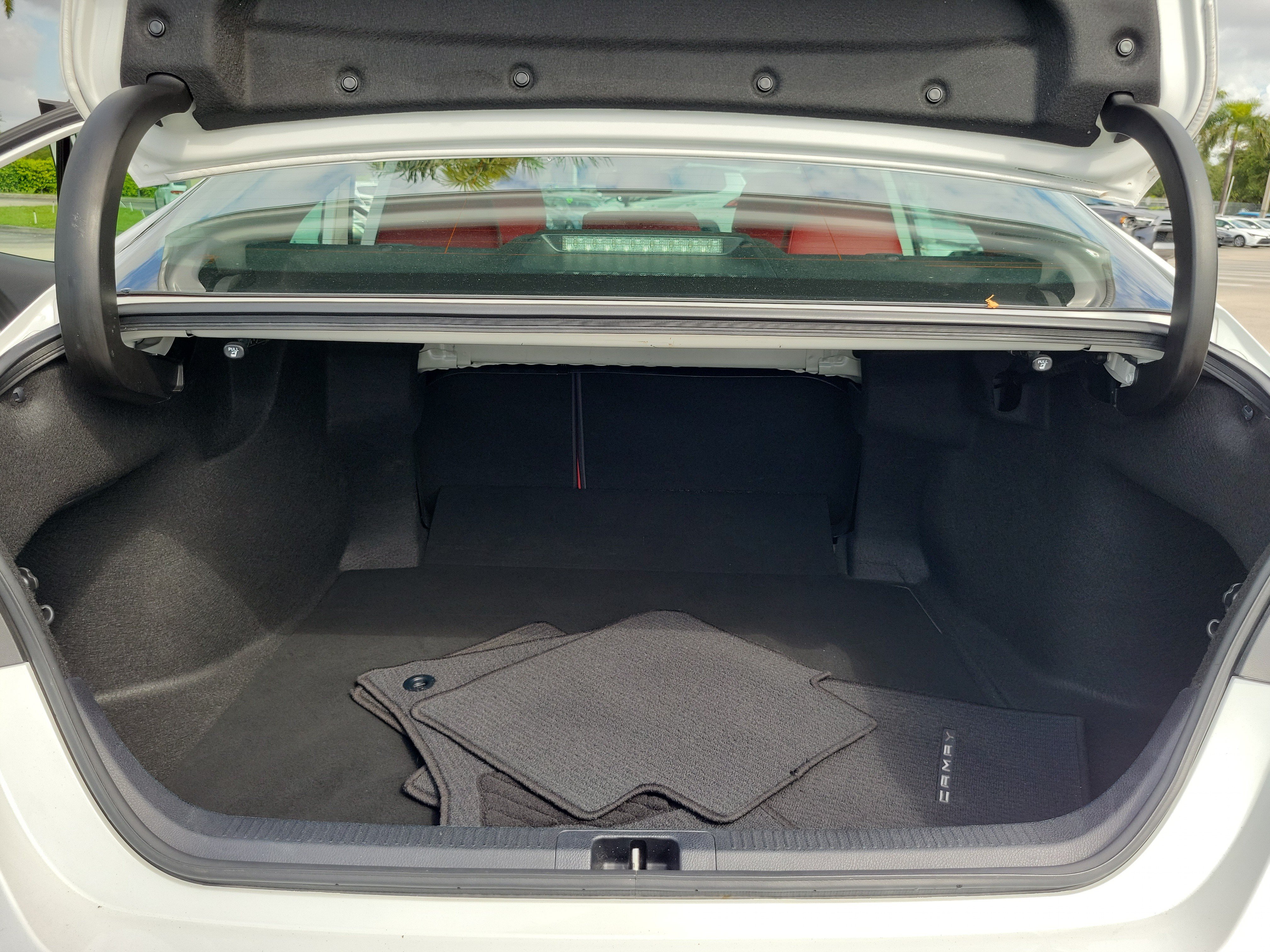 Used 2022 Pearl Toyota XSE image 10