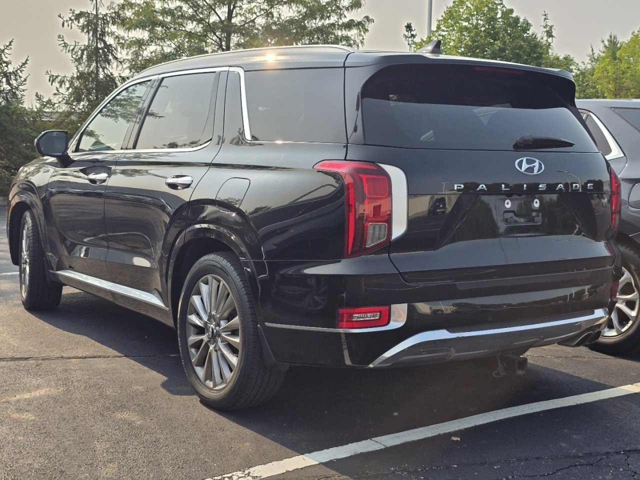 Used 2020 Black Hyundai Limited image 5