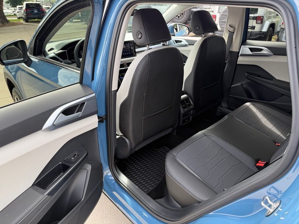 Used 2025  Volkswagen 1.5T SE image 13