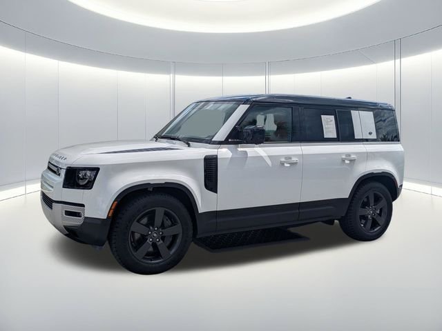 Used 2024 White Land Rover SE image 1
