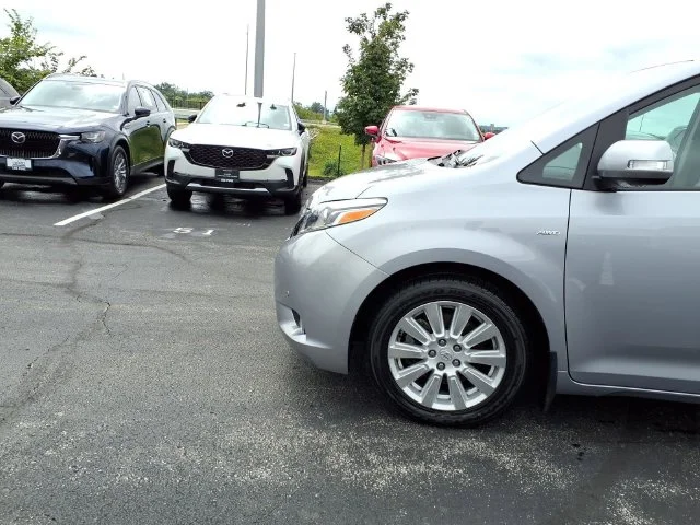 Used 2017 Silver Toyota Limited Premium image 25