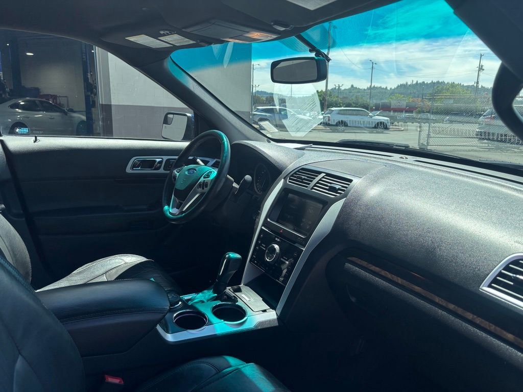 Used 2014 Blue Metallic Ford Limited image 16