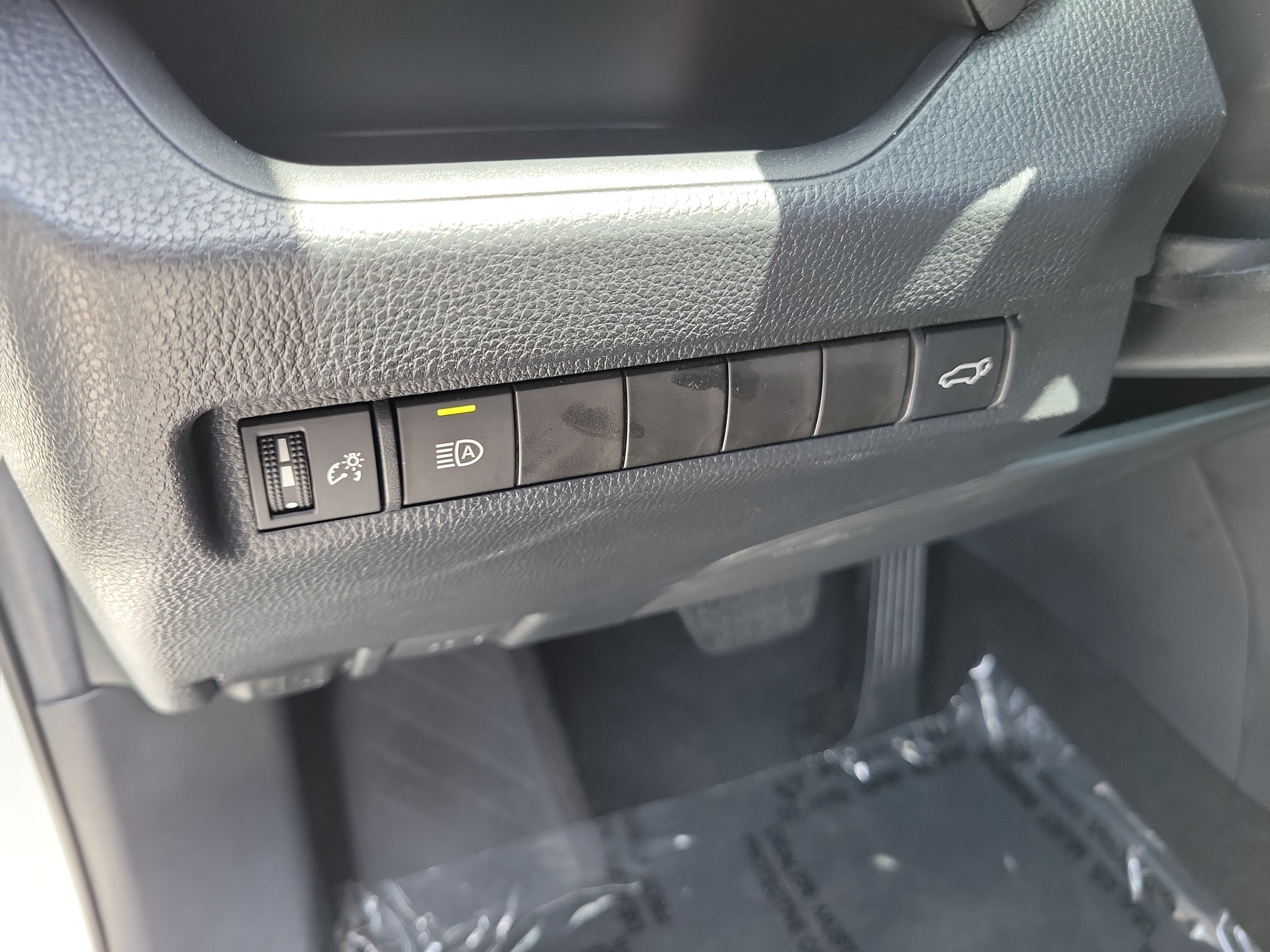 Certified Used 2023 Pearl Toyota XLE Premium image 25