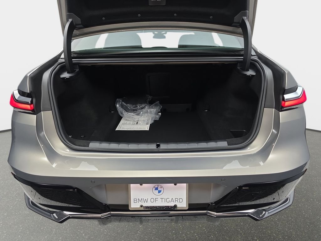 2026 BMW 7 Series 740i - Photo 12