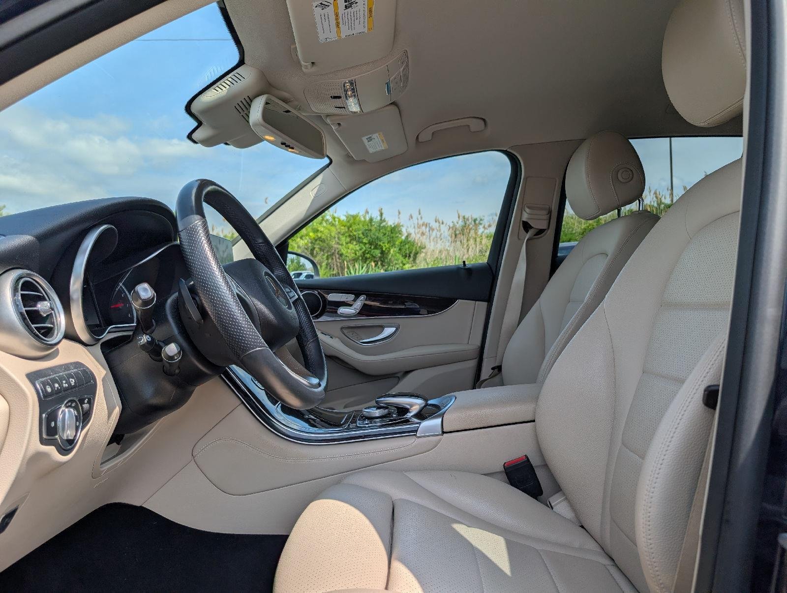 Used 2019 Lunar Blue Metallic Mercedes-Benz GLC 300 image 9