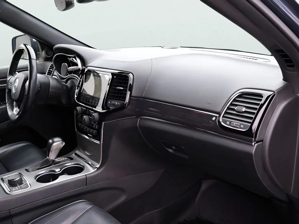 Used 2020 Blue Jeep Overland image 9