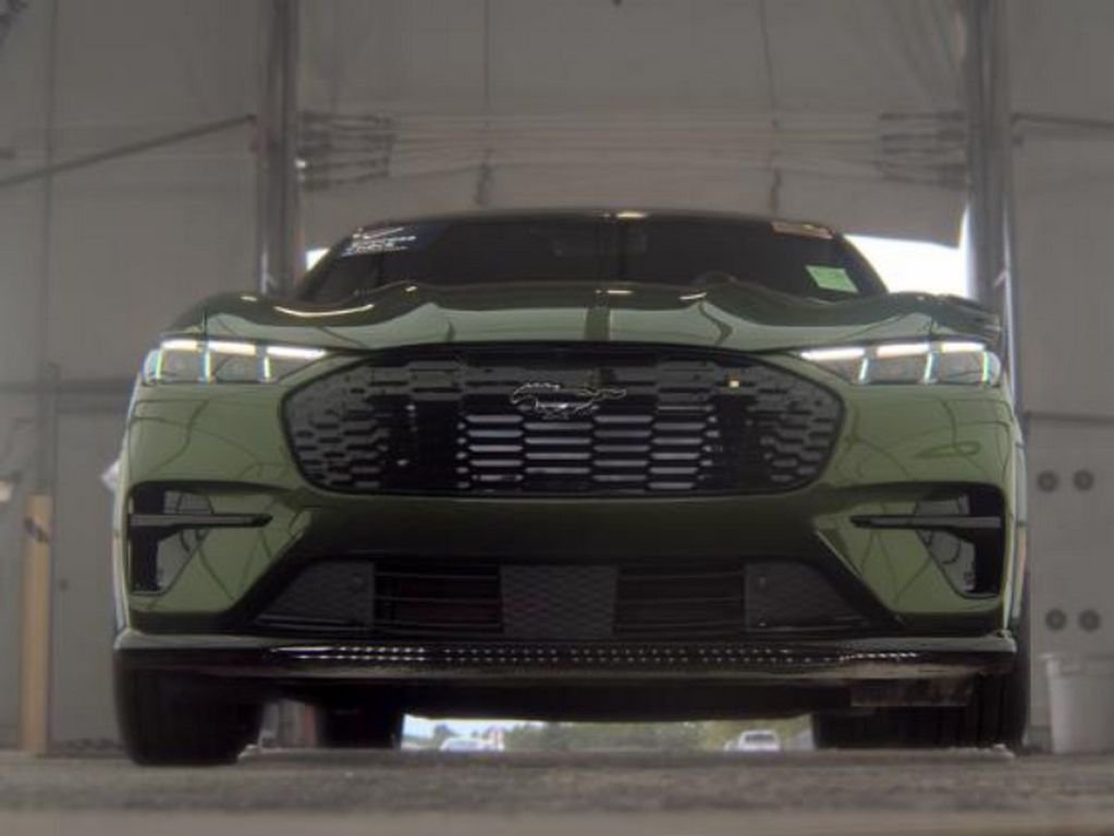 Used 2025 Green Ford GT image 3