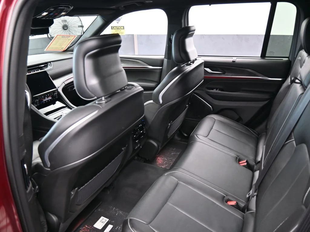 2023 Jeep Grand Cherokee Overland - Photo 38