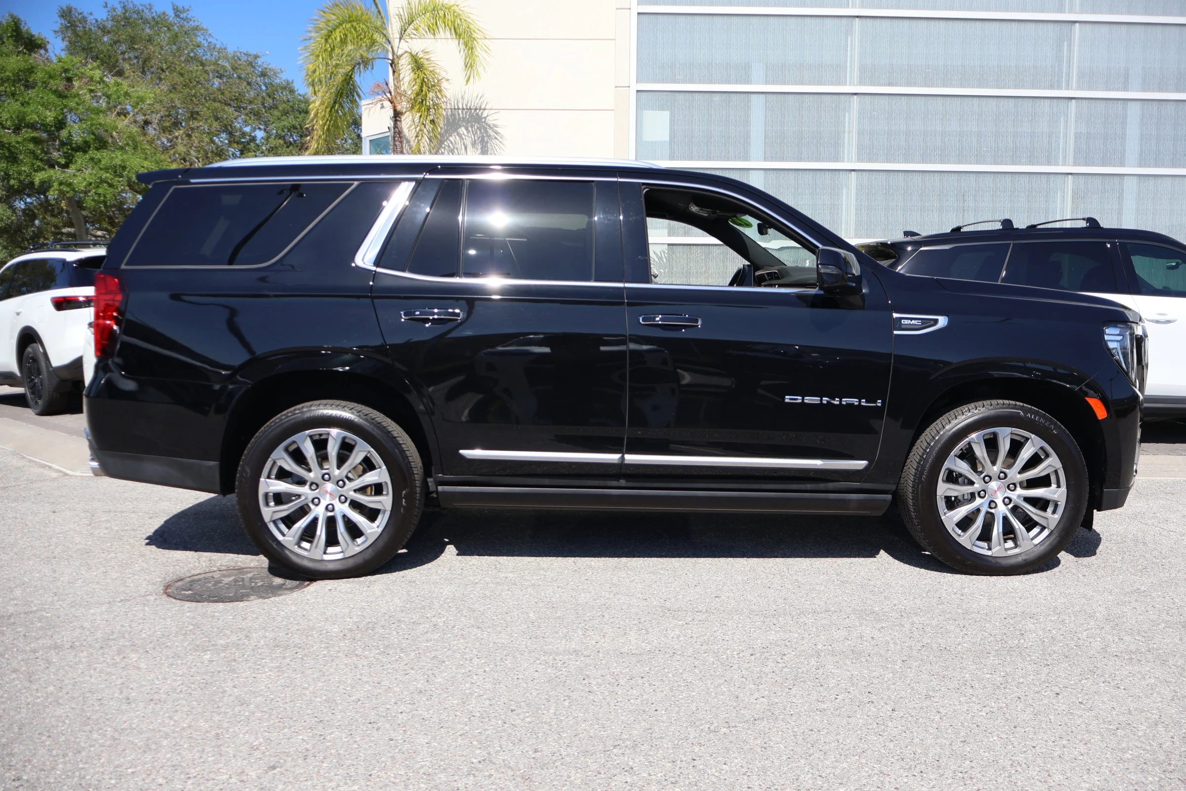 Used 2022 Onyx Black GMC Denali image 10