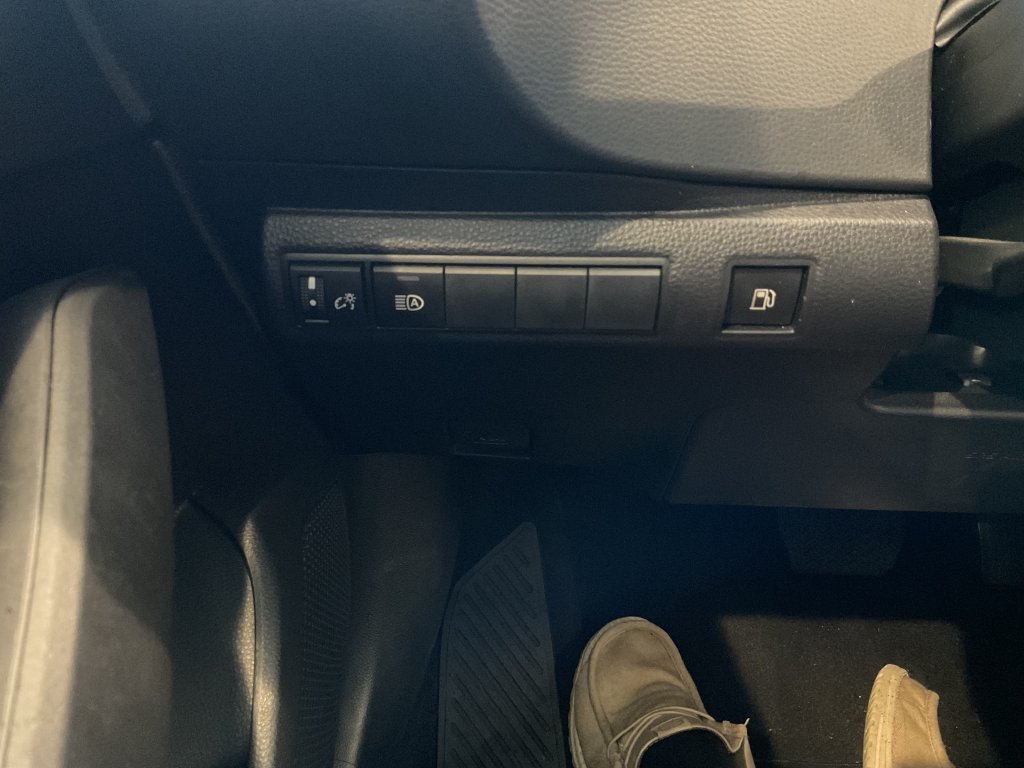 Used 2025 White Toyota LE image 16