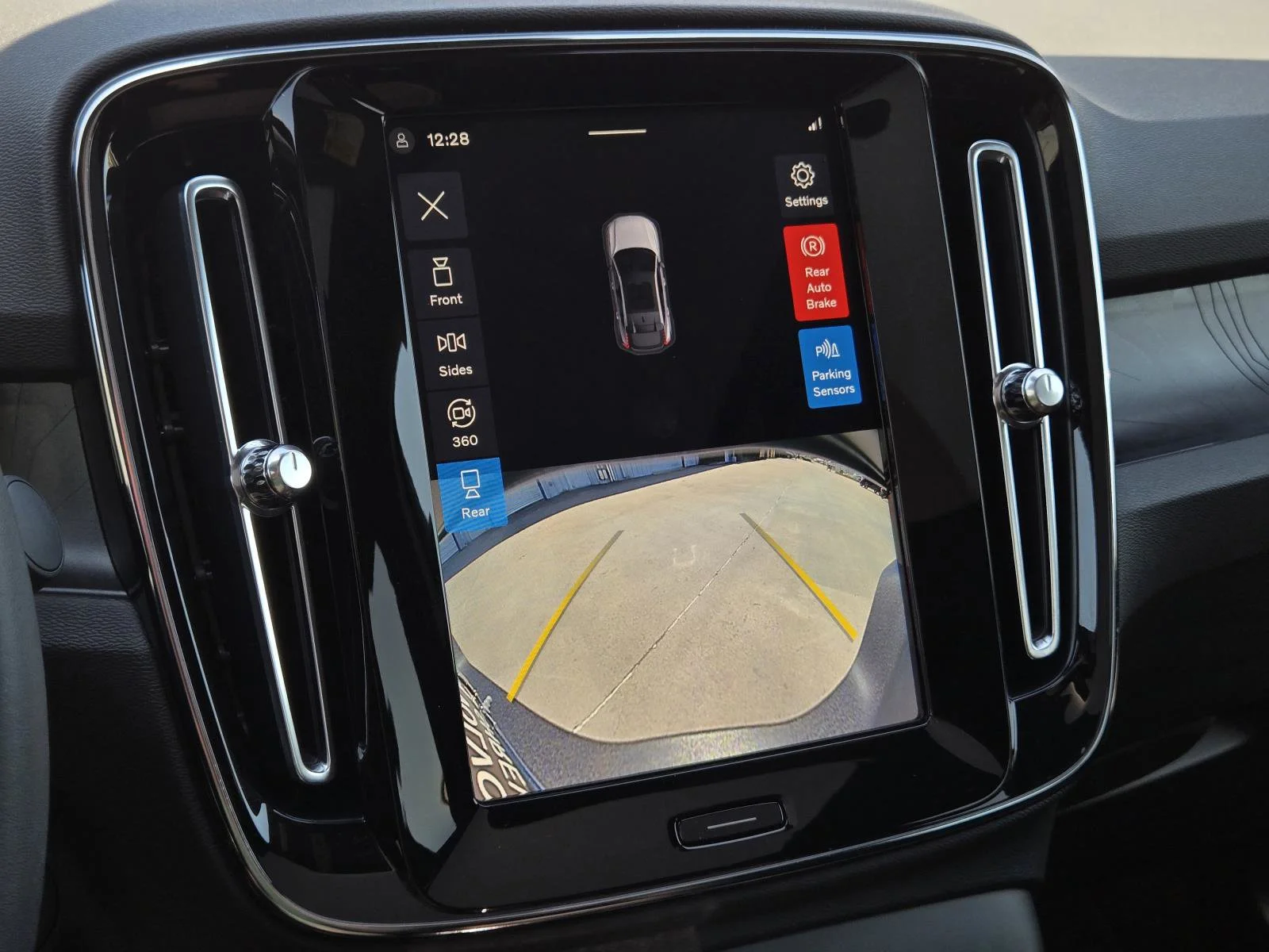 Used 2023 Thunder Gray Metallic Volvo Plus image 22