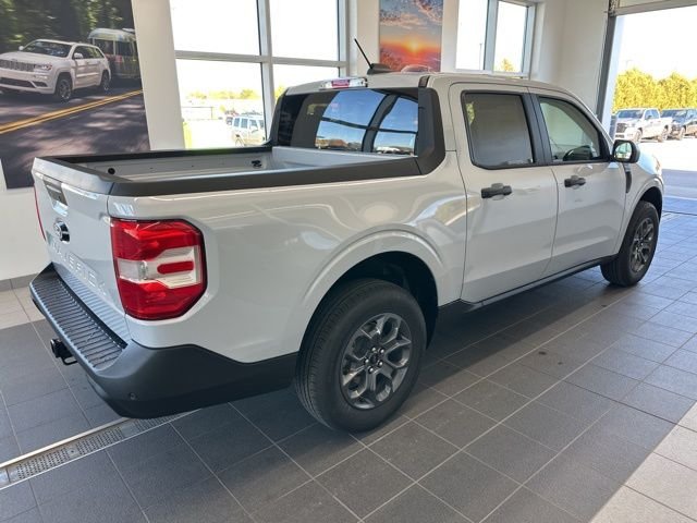New 2025 Space White Metallic Ford XLT image 9
