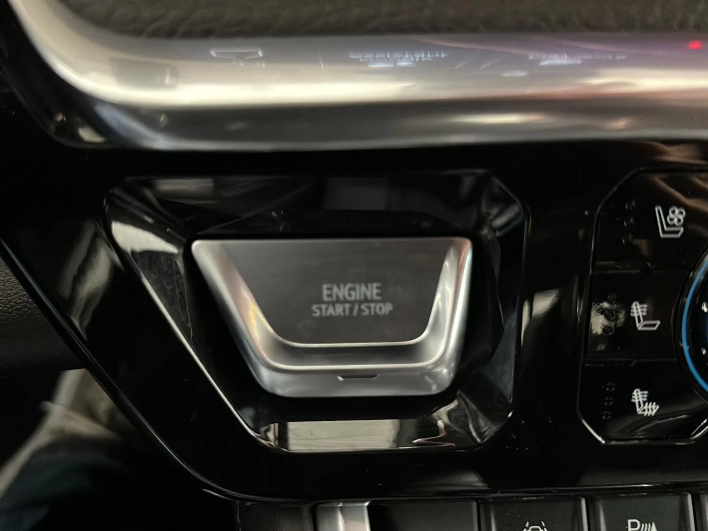 Used 2022 Onyx Black GMC Denali image 16