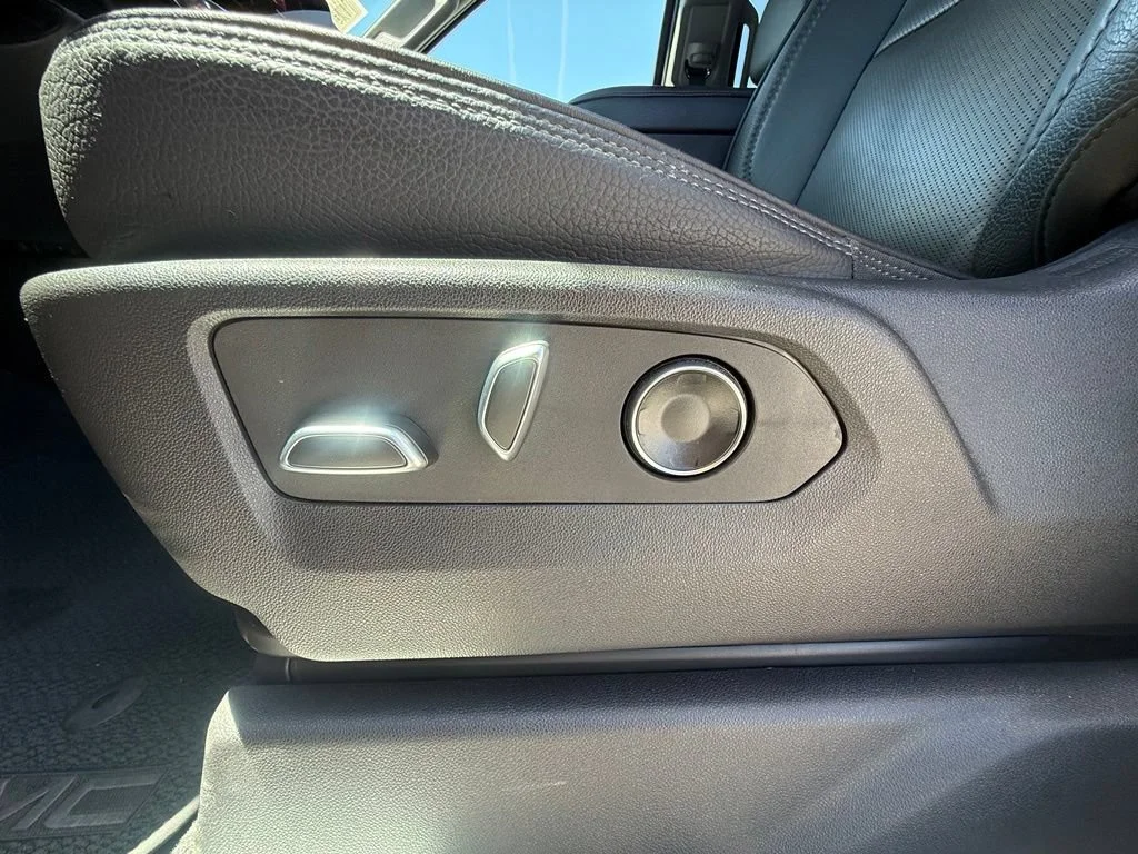 Used 2024 White Frost Tricoat GMC Denali image 34