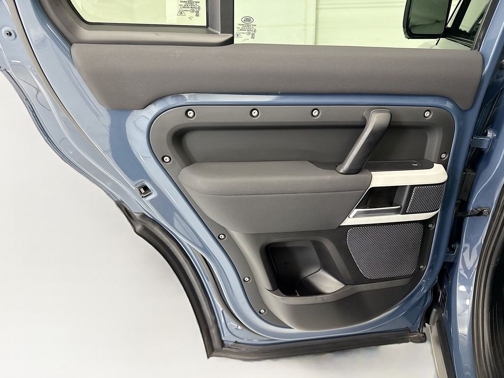 Used 2022 Tasman Blue Metallic Land Rover SE image 25