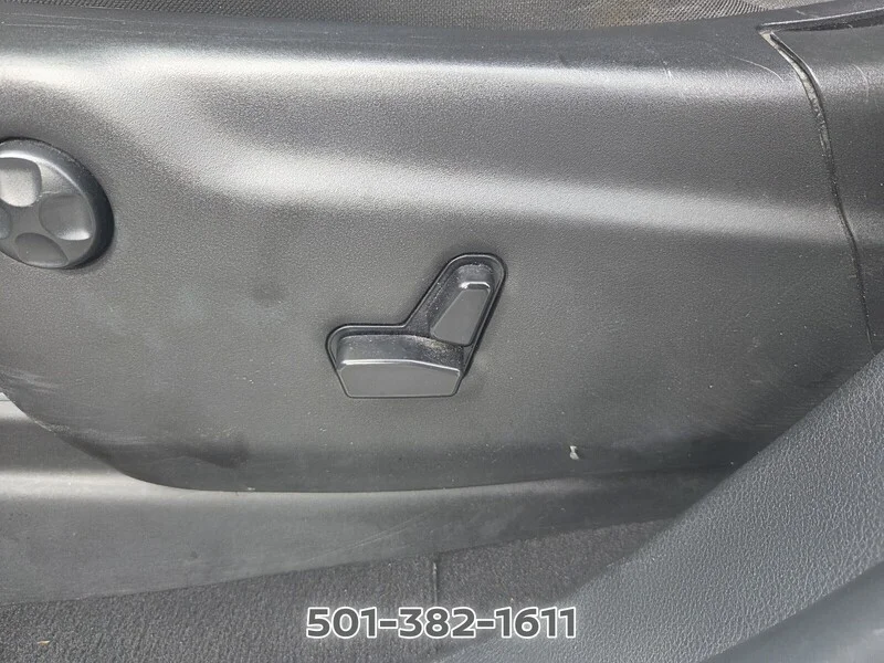 Used 2023 White DODGE SXT RWD image 18