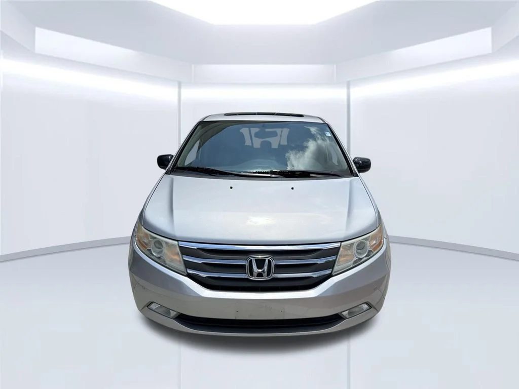 Used 2013 Silver Honda Touring image 2