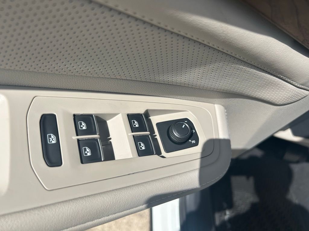 New 2026 Silver Volkswagen SE w/Technology image 48