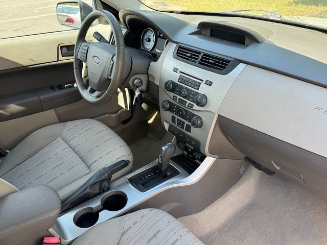 Used 2011 White Ford SE image 23