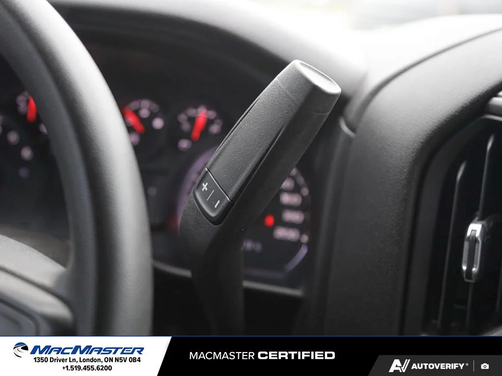 Used 2021  GMC  image 22