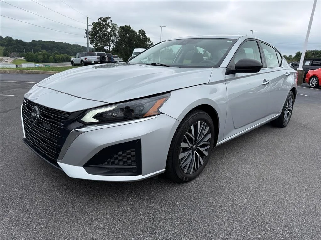 Used 2024 Silver Nissan 2.5 SV image 4